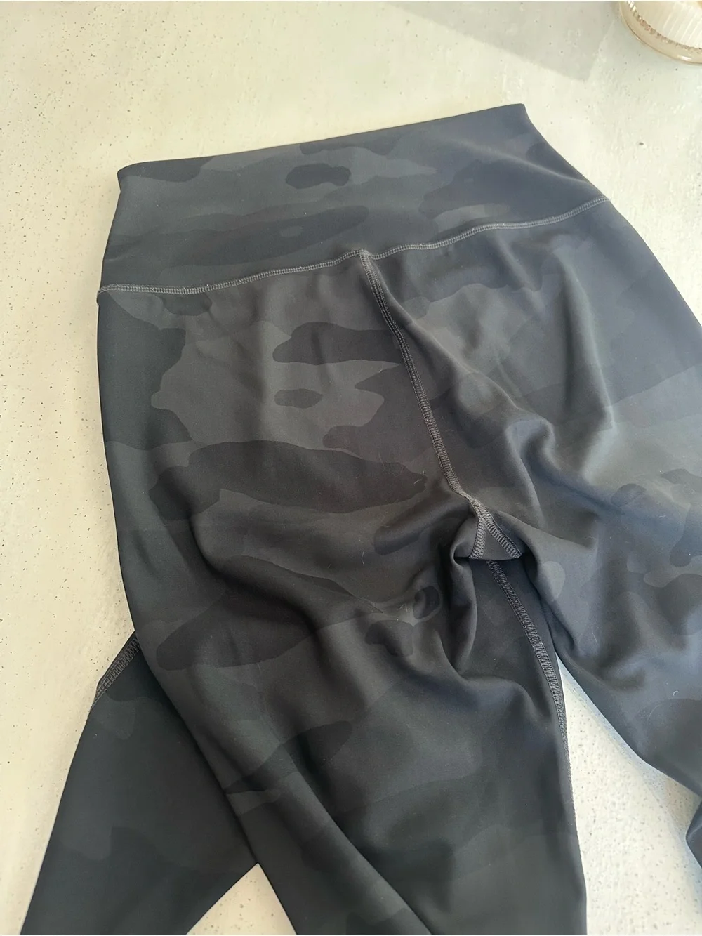 ALO Yoga High-Waist Camo Vapor Leggings — Black